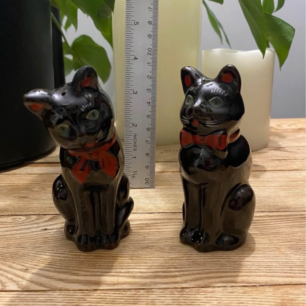Vintage Black Redware Cat Salt and Pepper Shakers with Red Bows